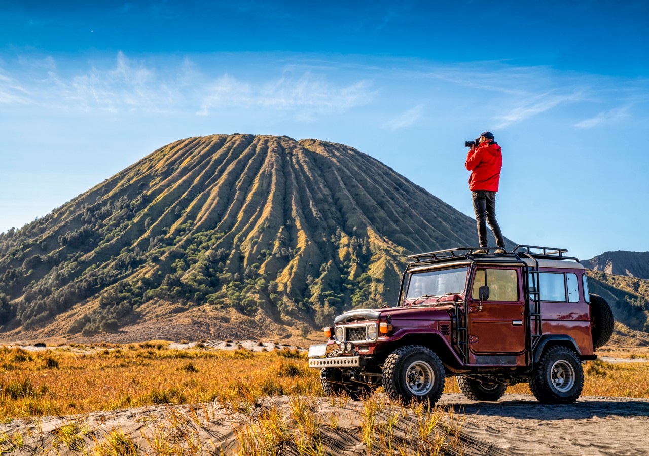 Mujer Senderismo En La Montaña En Bali Indonesia, Punto De Vista Del  Paisaje Fotos, retratos, imágenes y fotografía de archivo libres de  derecho. Image 21609411