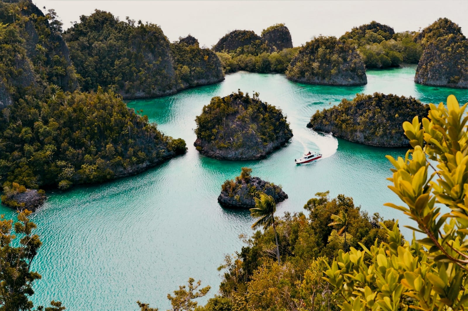 indonesia book flights, fast boats and transfers (1)