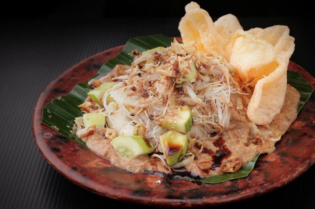 Traditional Indonesian food: Ketoprak