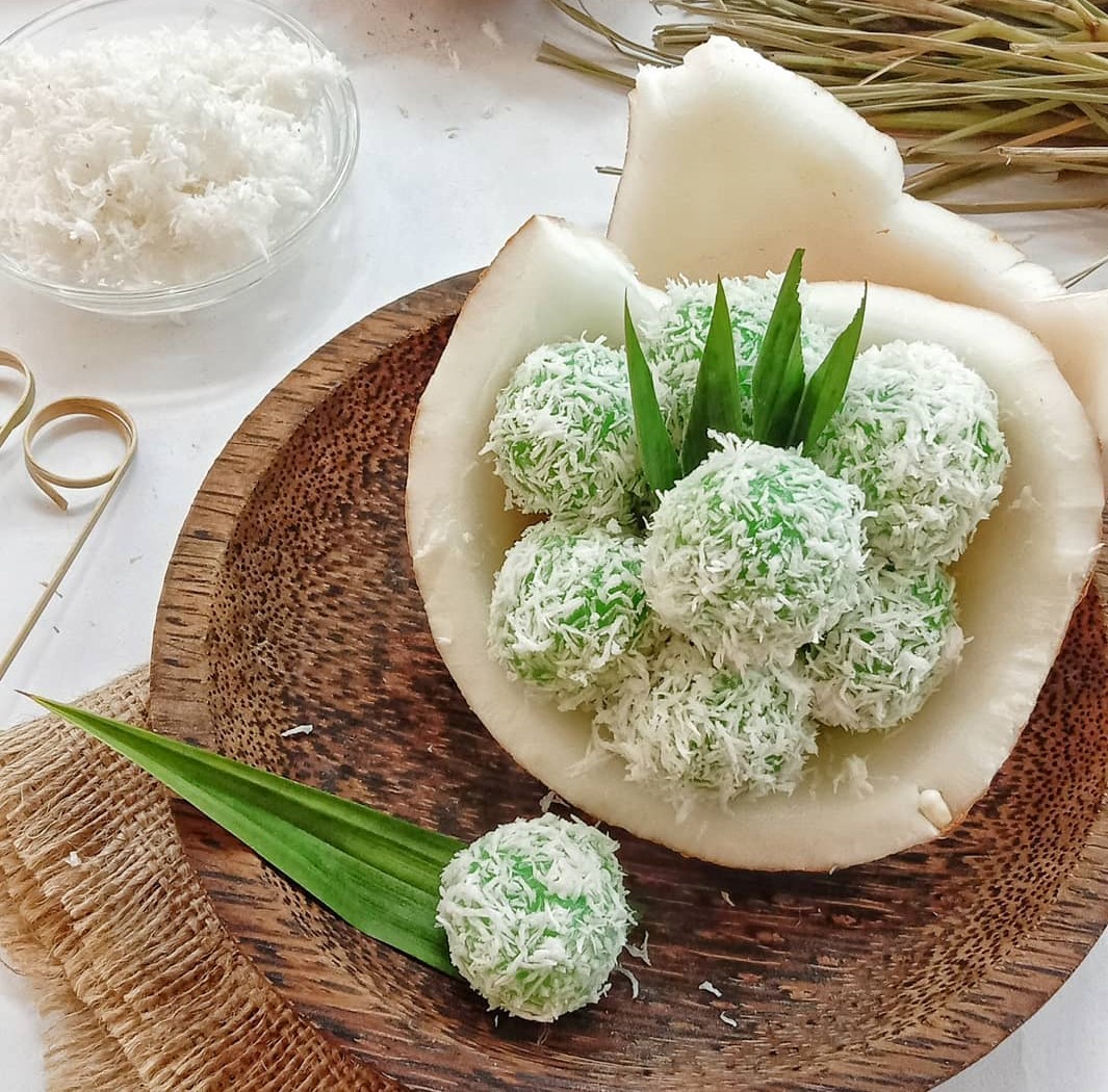 Traditional Indonesian food: Klepon