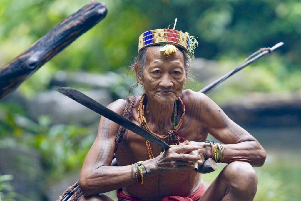 tribu isla Mentawai sumatra indonesia