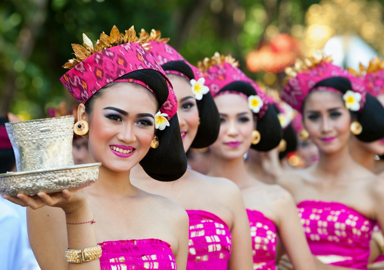 Ubud Bali love bali NUEVA excepción de impuesto turístico 2024 love bali nuevo pago de impuesto turístico guía 2024 / idiomas regionales indonesios