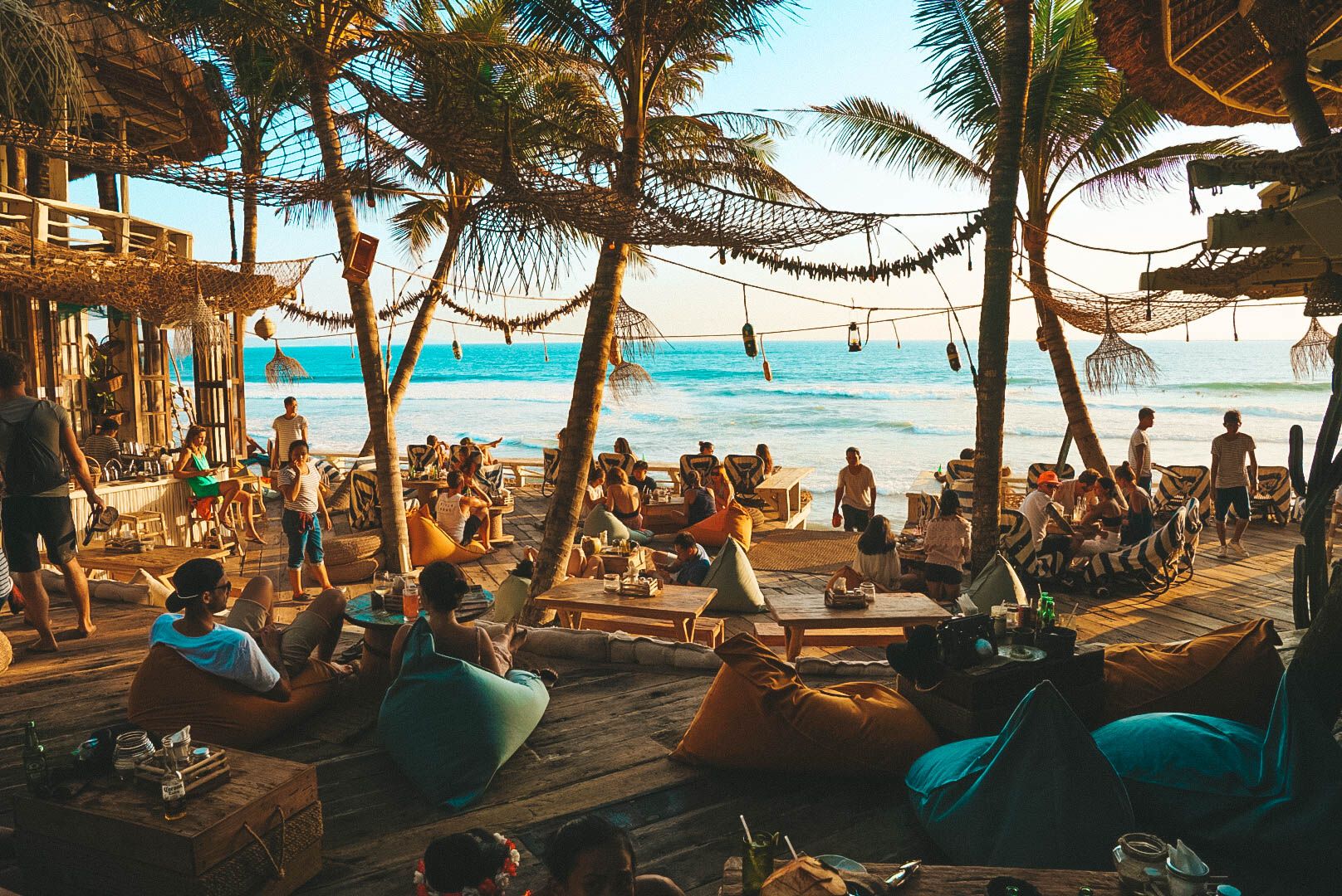 La Brisa Una guía de los mejores restaurantes, bares y clubes de playa en Bali Indonesia Café del Mar