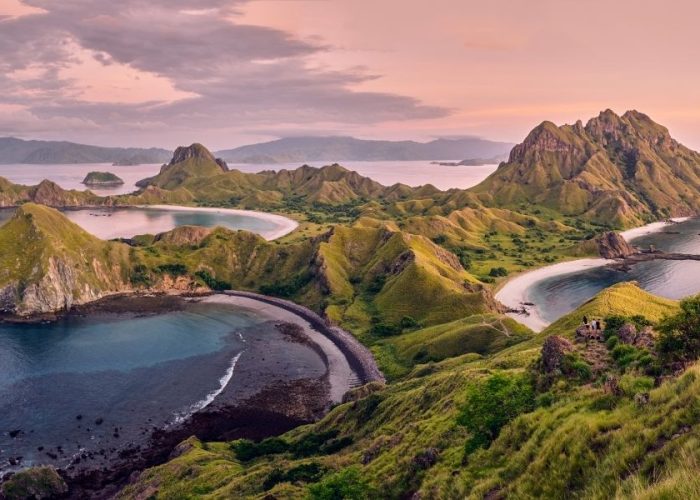 Excursión en yate de lujo a la Isla Komodo desde Labuan Bajo, playa rosa (Pink beach), isla Padar