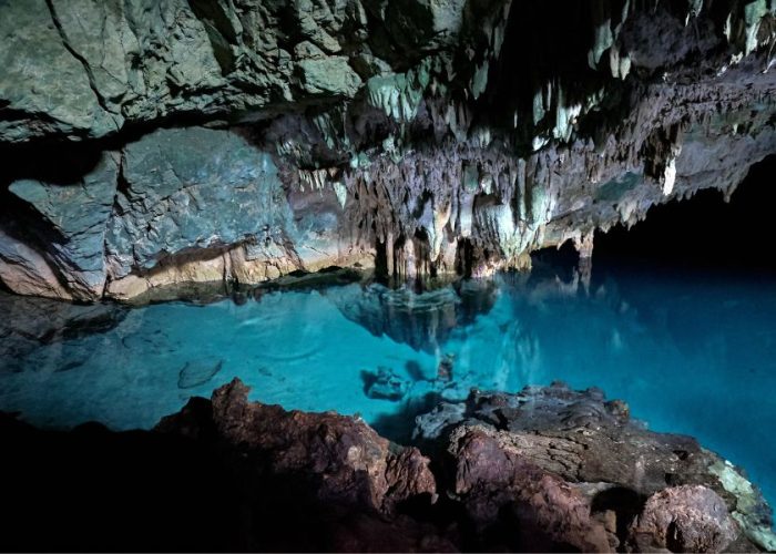 cueva Rangko en la Isla de Flores